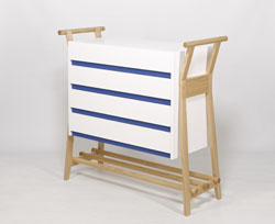 Commode laquée et vernie en blanc et bleu mat