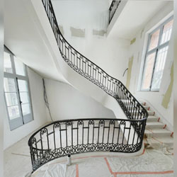 Rambarde d'escalier en fer forgé laqué en kaki brillant