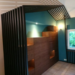 Tasseaux laqués en noir mat