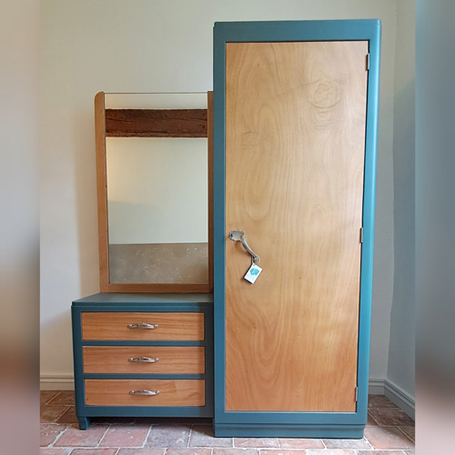 Armoire en chêne - Laqué turquoise + vernis mat naturel