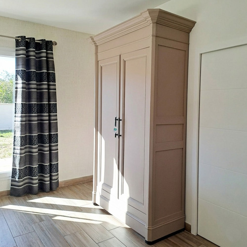 Armoire en noyer - Laqué beige mat